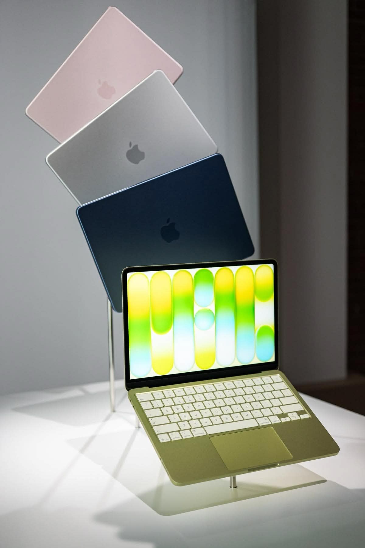 MacBook Neo 8GB / 256GB 8GB / 256GB — LinssEasyStore